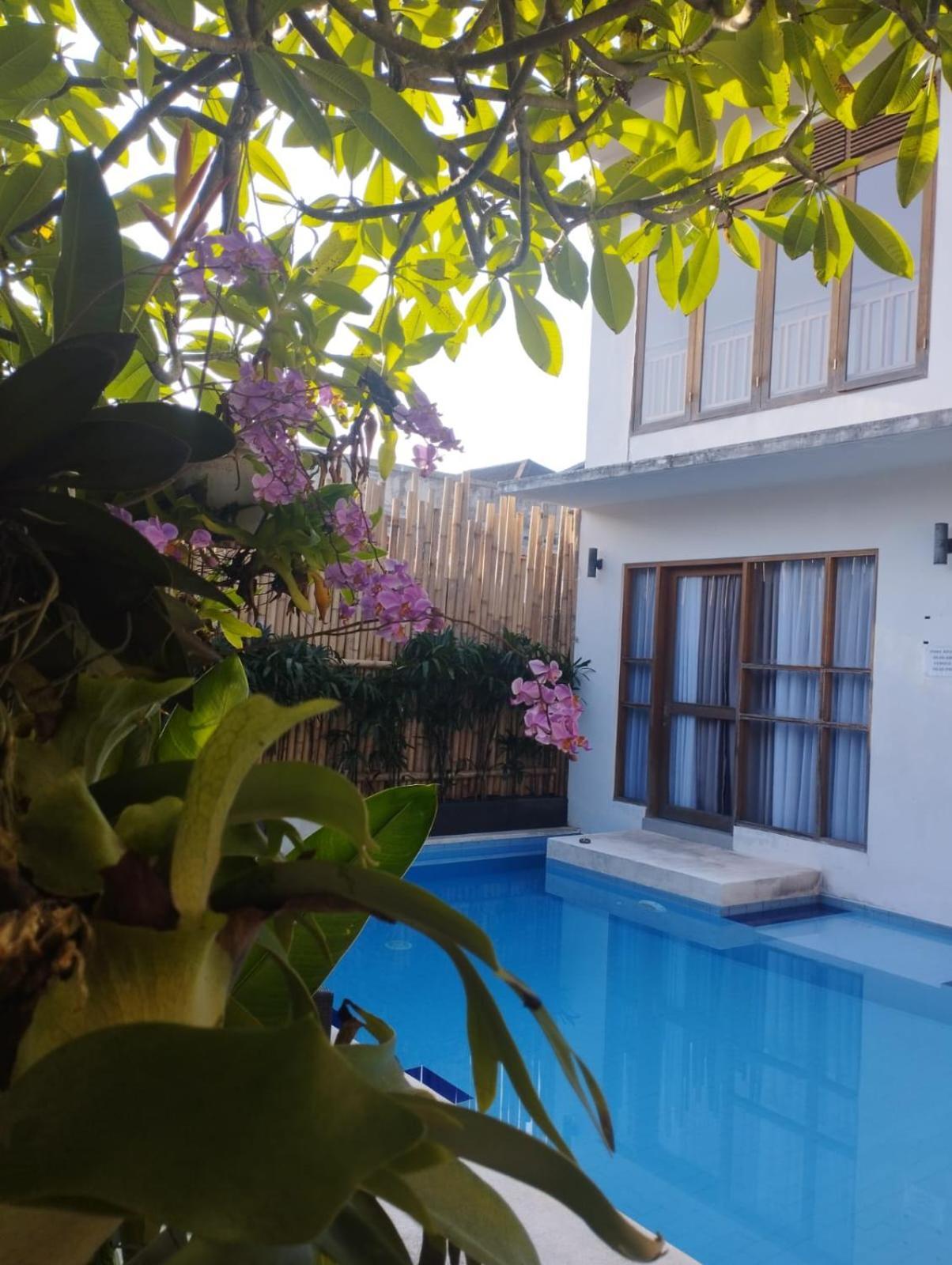 Pudak Sari Unizou Hostel Kuta  Luaran gambar
