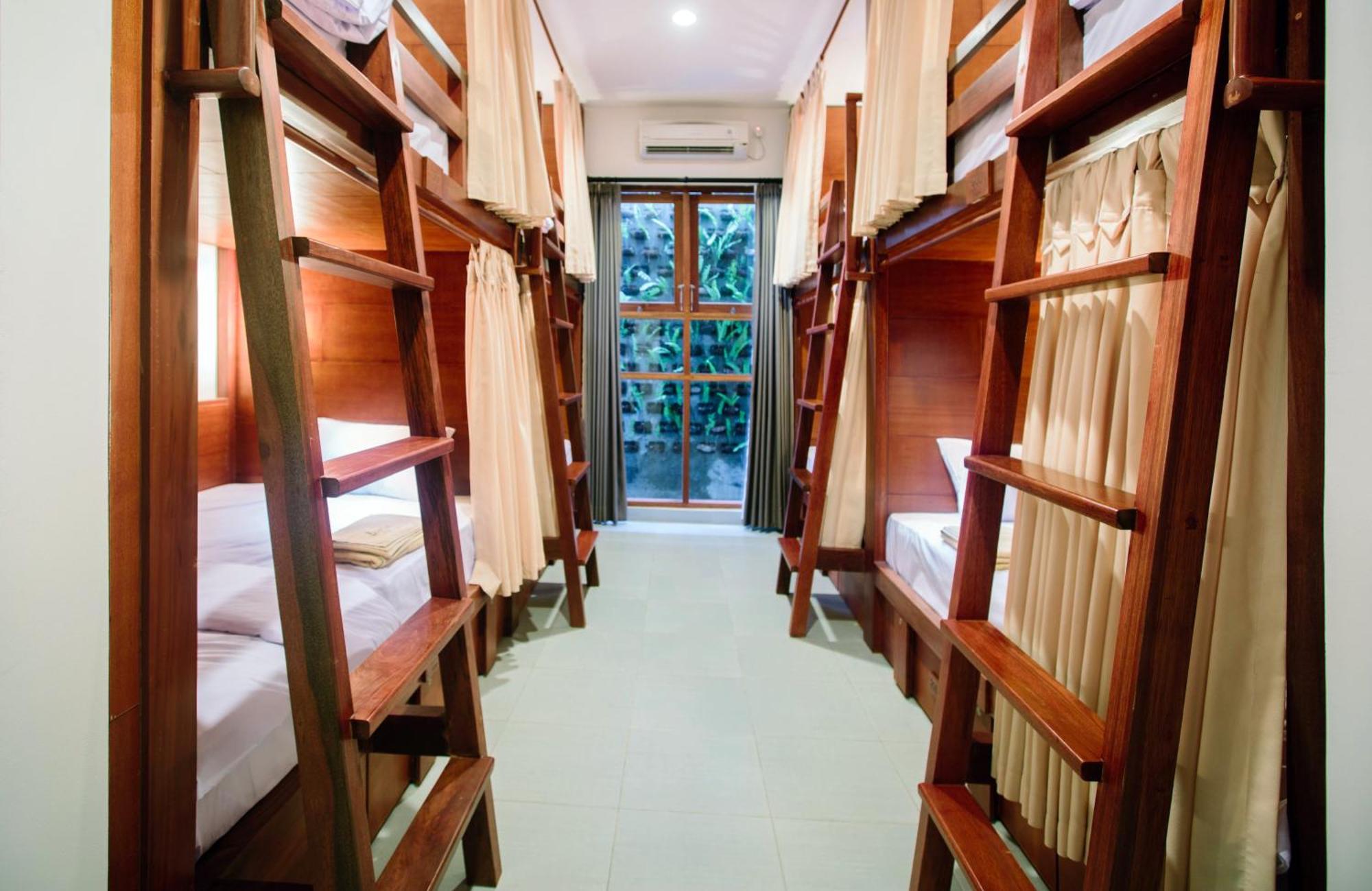 Pudak Sari Unizou Hostel Kuta  Luaran gambar