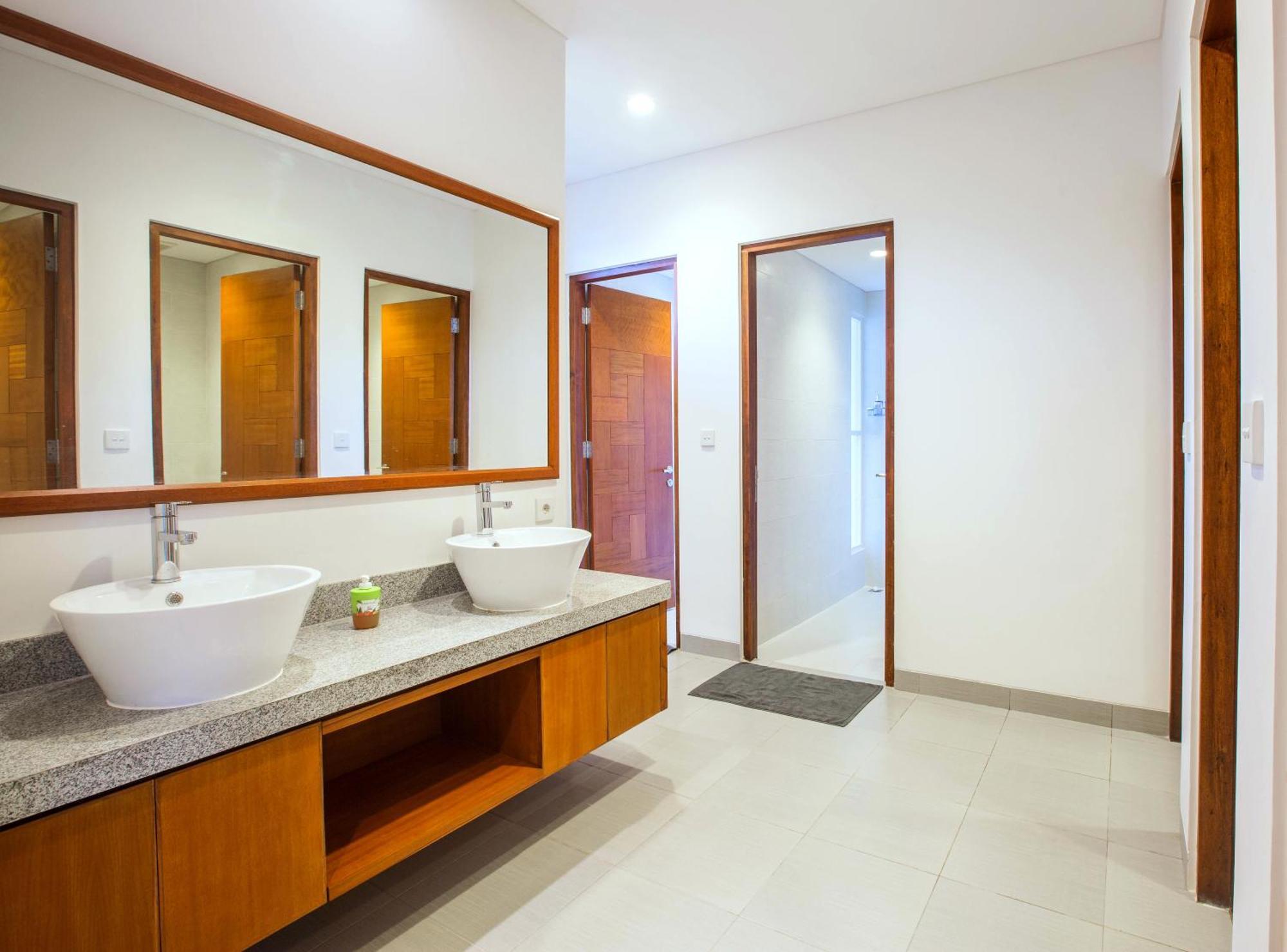 Pudak Sari Unizou Hostel Kuta  Luaran gambar