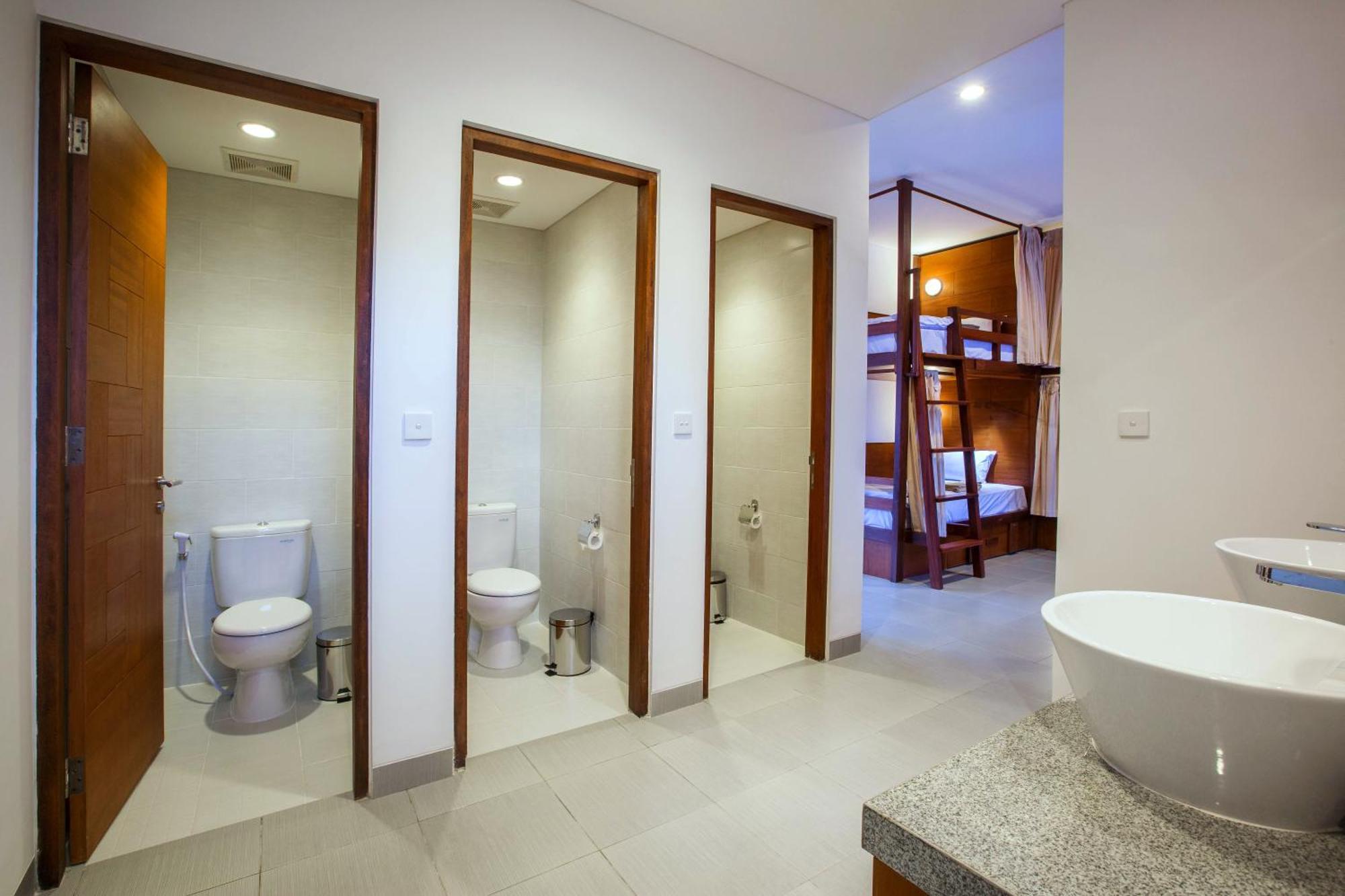 Pudak Sari Unizou Hostel Kuta  Luaran gambar